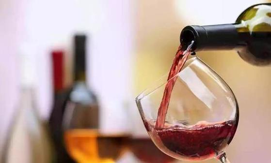 女人喝葡萄酒养生 常喝葡萄酒的7个好处-很美的