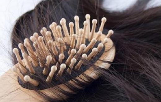 女性脱发的八大原因 防脱发的食谱来预防-很美的