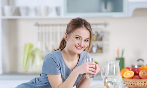 喝水过多也不利于健康 多喝水不如会喝水-很美的