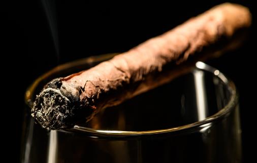 经常吸烟喝酒易致男人不育 预防男性不育的食物-很美的