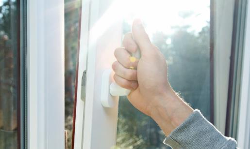 每天开窗通风对人体的好处 要记得开窗通风5个时间点-很美的