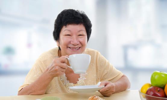 老人吃早餐的三宜三不宜 老年人吃早餐什么时候最合理-很美的