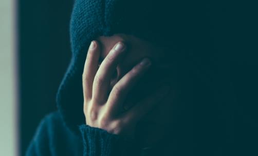 可怕的抑郁症也是有前兆的 人们对抑郁症认识的误区-很美的