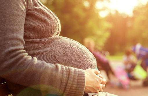 怀孕5个月肚子鼓包是胎儿在干嘛 肚子鼓包是胎儿在干嘛是缺氧吗-很美的