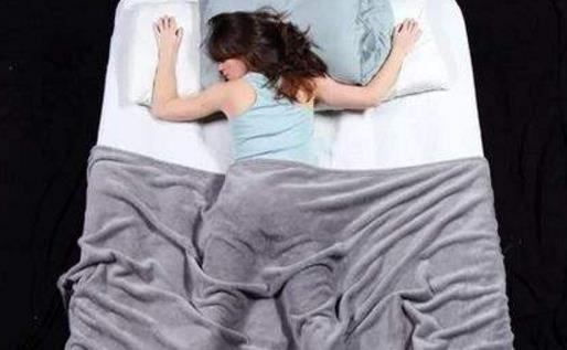 睡姿不正确很伤身 不想长眼角皱纹就别趴着睡-很美的