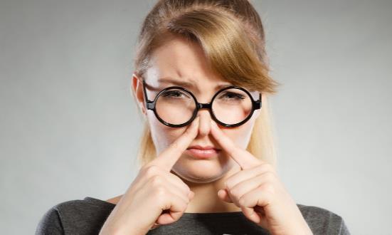 口臭总是让人尴尬 6个小妙招让你轻松摆脱口臭-很美的