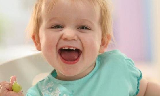 宝宝噎食急救正确方法 妈妈学几招很有必要-很美的