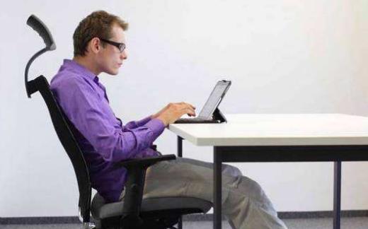 上班族不正确的坐姿易引发腰肌劳损 预防胜于治疗-很美的