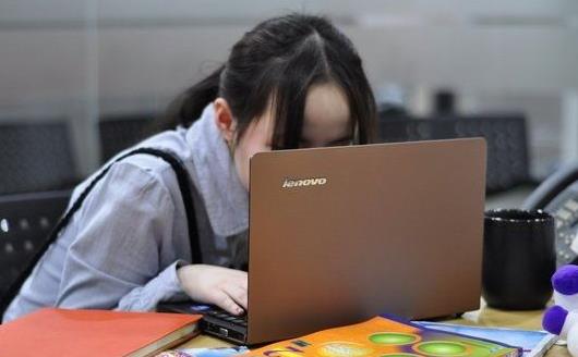 和电脑亲密接触带来眼涩眼痒 舒缓眼痒的7种方法-很美的