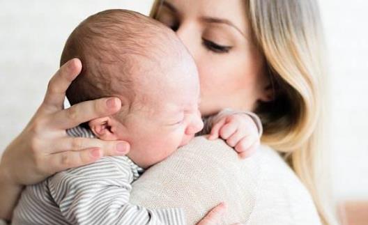 乳头发生破裂妈妈痛苦不堪 乳头破裂的预防方法-很美的