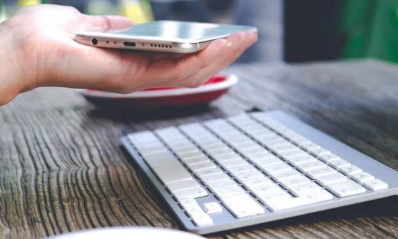 键盘的肮脏程度呈几何级增加 解决键盘上的细菌妙招-很美的