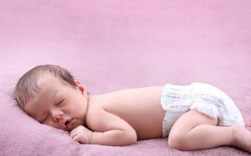 宝宝睡眠小动作妈妈要留心 警惕蒙被综合征-很美的