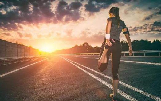 骨科专家称:爬楼爬山是最笨的运动 膝盖磨损严重