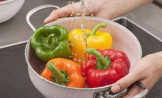 浸泡蔬菜可能会让菜越泡越脏 正确地去除蔬果农残妙招-很美的