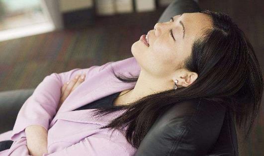 午睡是不错的生活习惯 3类人睡午觉有讲究-很美的