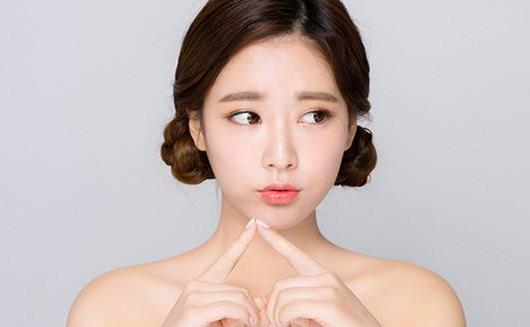 孕妇护肤深陷误区 孕期挑选护肤品的原则-很美的