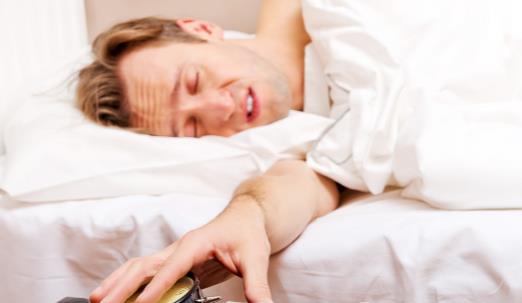 教你7个小窍门 帮你早起开始活力满满的一天-很美的