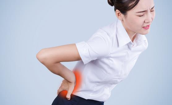 造成女人腰疼的10大原因 8个动作助女性缓解腰痛-很美的
