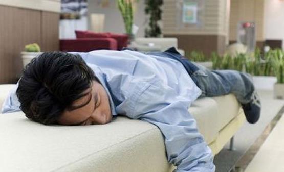 大酒伤肝伤害远不止于此 饮酒的注意事项要牢记-很美的