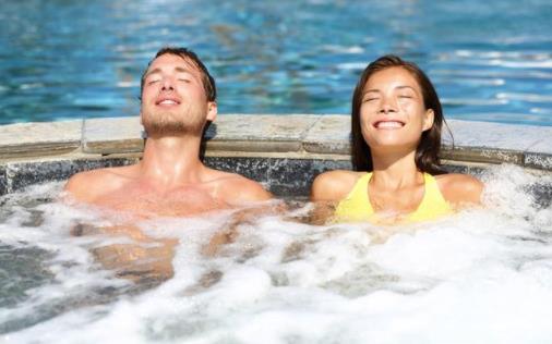 泡温泉会传染妇科病吗 泡温泉没有泳衣用什么替代-很美的