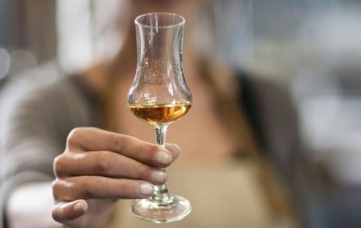 服这类药物再饮酒很危险 双硫仑反应危及生命-很美的