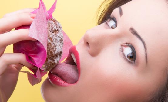 嘴巴里时苦时甜有异味 中药来消除口味异常-很美的