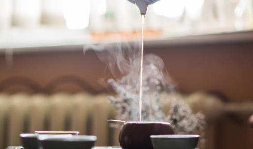 分析空腹喝茶的危害 饮茶的十一条军规-很美的