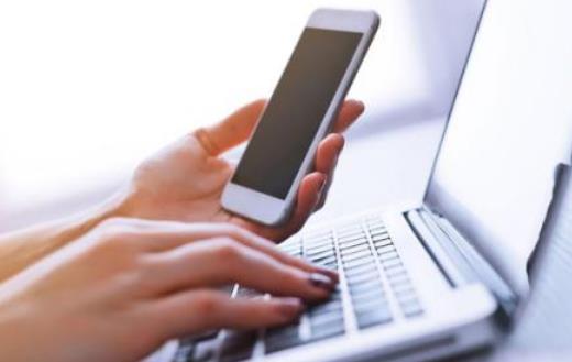 电脑族眼部保持滋润 教你三个秘方护眼方法-很美的