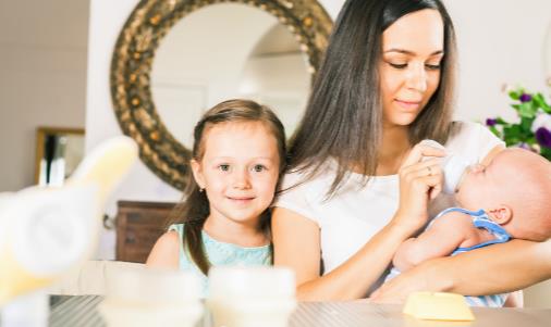 用吸奶器可刺激乳汁分泌 吸奶困难的解决方法-很美的