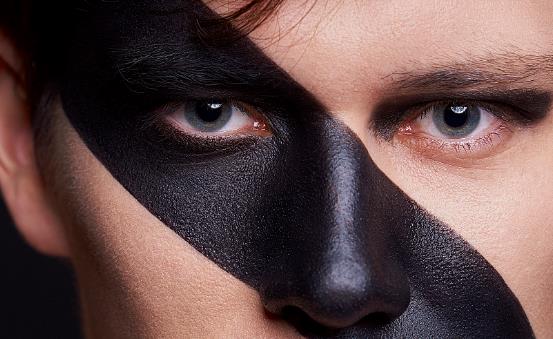 摆脱熊猫眼 要坚持对的偏方治疗法-很美的