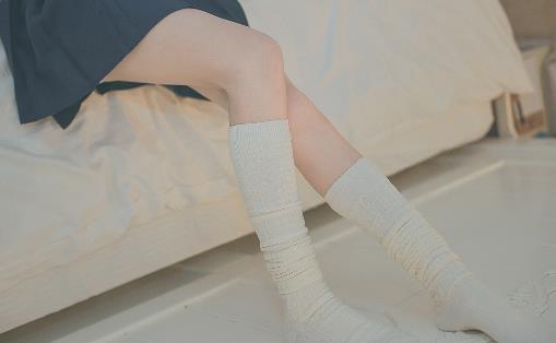 青春期女孩发育时手脚长毛正常吗-很美的