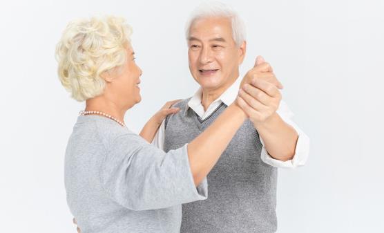 适合老人的春季七项运动 老人春季运动的注意事项-很美的