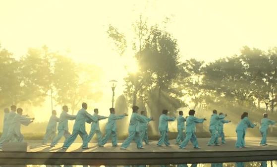 老人晨练的好处 老年人晨练注意事项-很美的