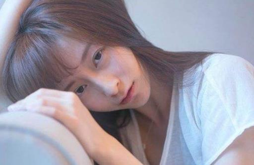 青春期少女容易有这些心理问题-很美的