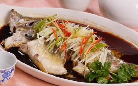 鱼刺卡住喉咙的9种解决方法 吃鱼时一定要小心谨慎-很美的