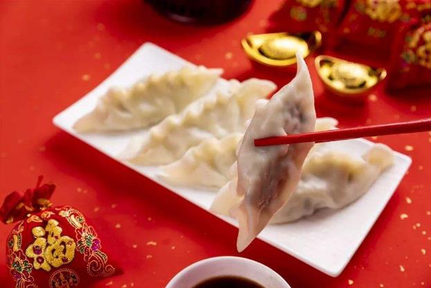 大年三十吃饺子吃素馅还是荤馅饺子 大年三十什么时候吃饺子好-很美的