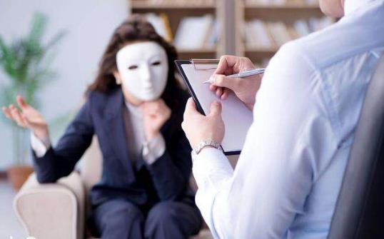 “职场小人”的特征 为利益出卖友情爱情甚至是亲情-很美的