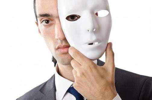 3招对付职场小人 上策:成为领导的心腹