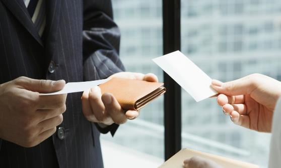 一张名片让你打开职场人脉 关于名片你要了解的知识-很美的