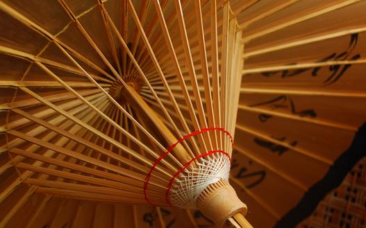 油纸伞要怎么搭配最好?-很美的