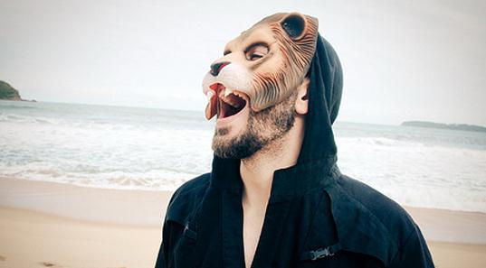 五种容易离婚的男人面相-很美的