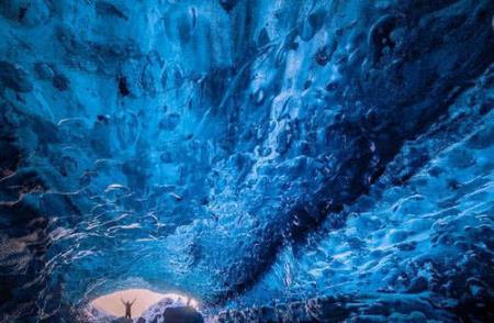 冰岛的冰洞又称大冰洞、蓝冰洞,全天然形成
