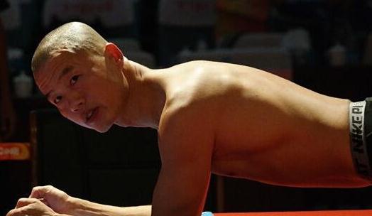 特警毛卫东，平板支撑时间最长的人-很美的