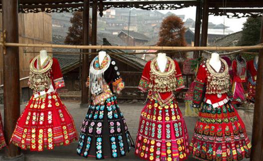 苗族服饰之最-很美的