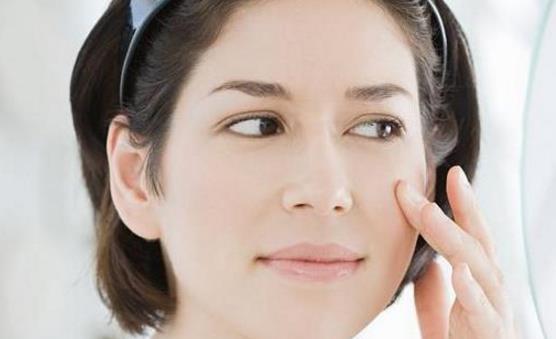 毛孔粗大的MM自然收缩毛孔的诀窍 让女人皮肤素颜也漂亮-很美的