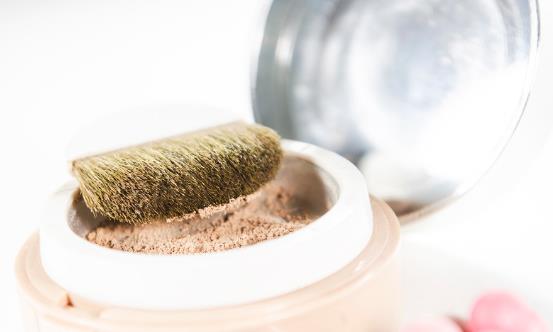 珍珠粉是女人绝佳护肤品 长期使用可以皱纹祛斑抗衰老-很美的