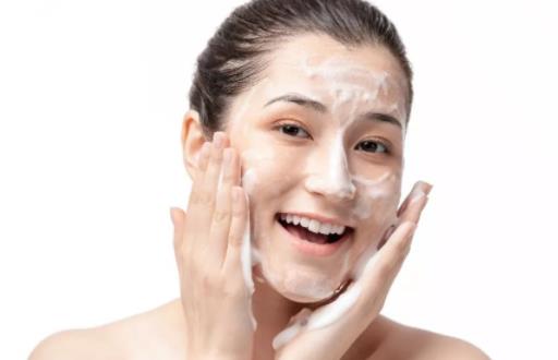 偶尔一次用洗面奶卸妆可以吗 沐浴露可以应急卸妆吗-很美的