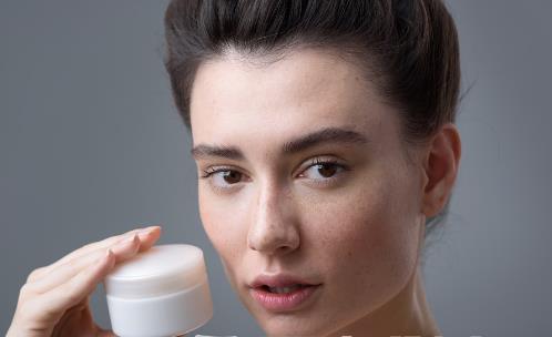 如何让你的肌肤去黄美白 七个小常识让肌肤更透白-很美的