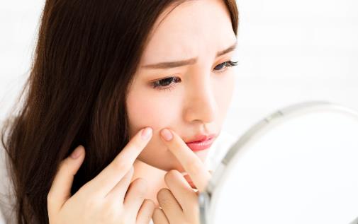 闭合性粉刺很烦恼 去除闭合性粉刺的日常妙招-很美的