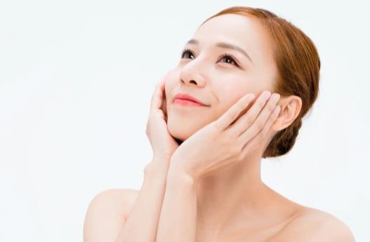 早c晚a和刷酸冲突吗 早c晚a后可以化妆吗-很美的